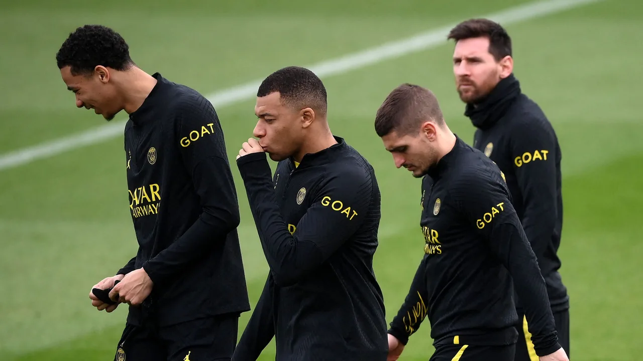 هوغو إكيتيكي يكشف كواليس اللعب بجانب ميسي ومبابي ونيمار في باريس سان جيرمان